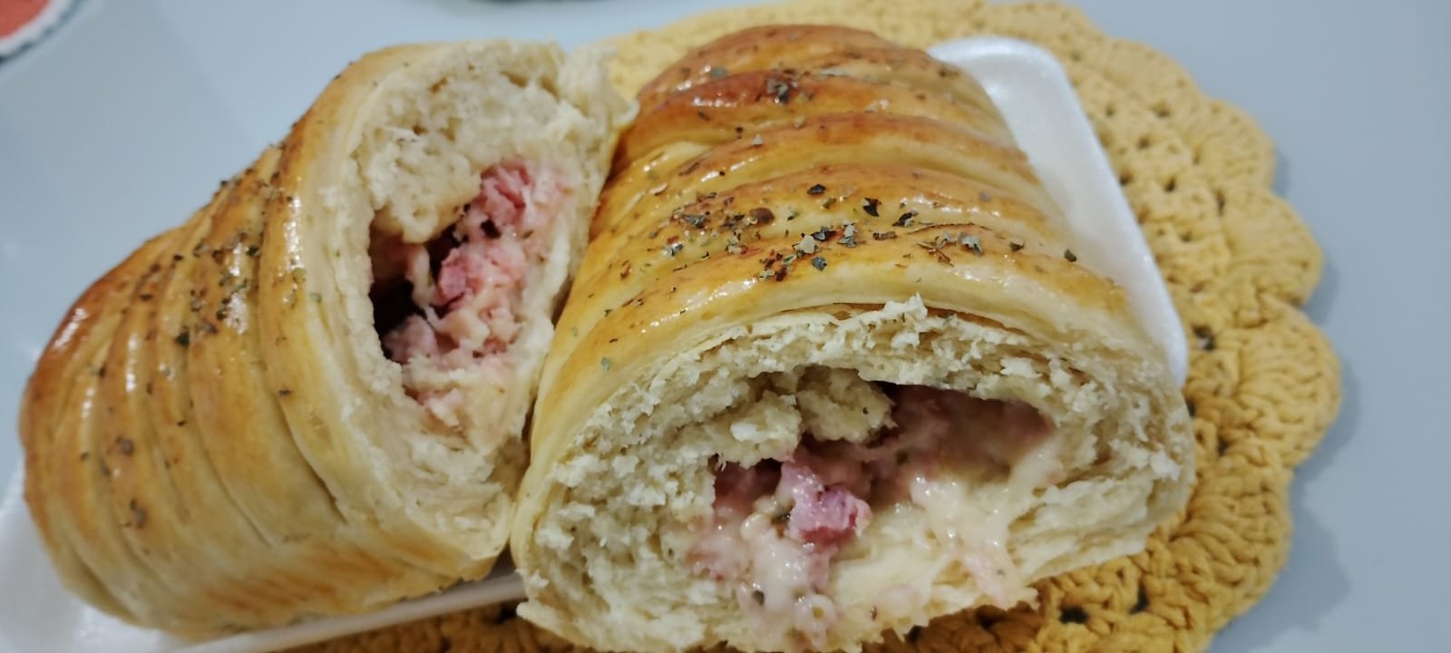 Pão de presunto e mussarela